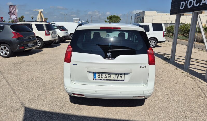 
								PEUGEOT 5008 STYLE 7PL 1.2  130 completo									