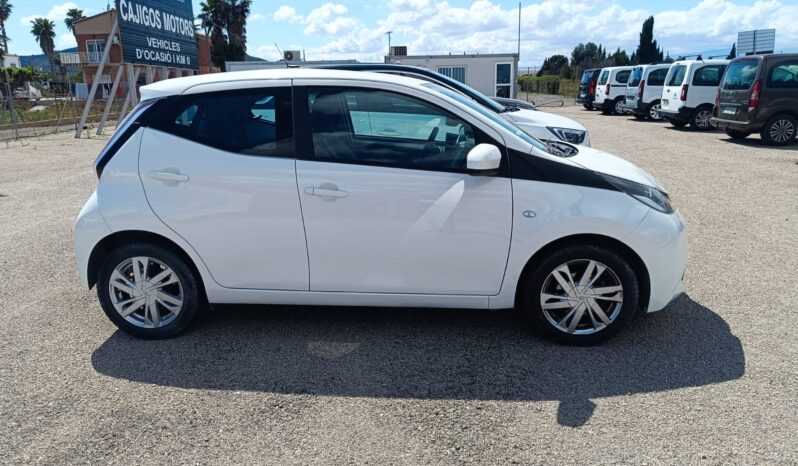 
								TOYOTA AYGO GASOLINA completo									