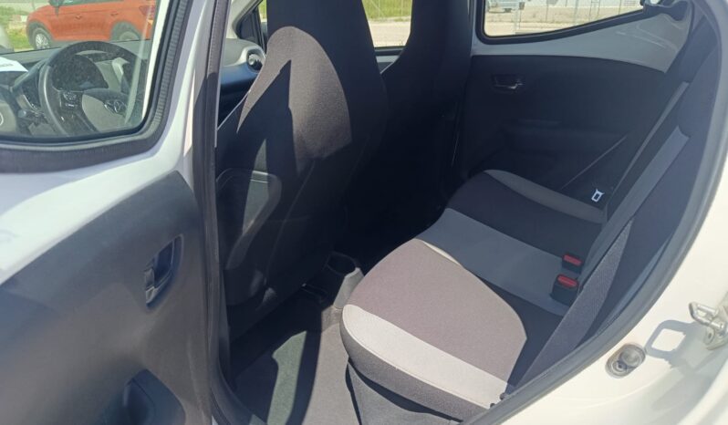 
								TOYOTA AYGO GASOLINA completo									