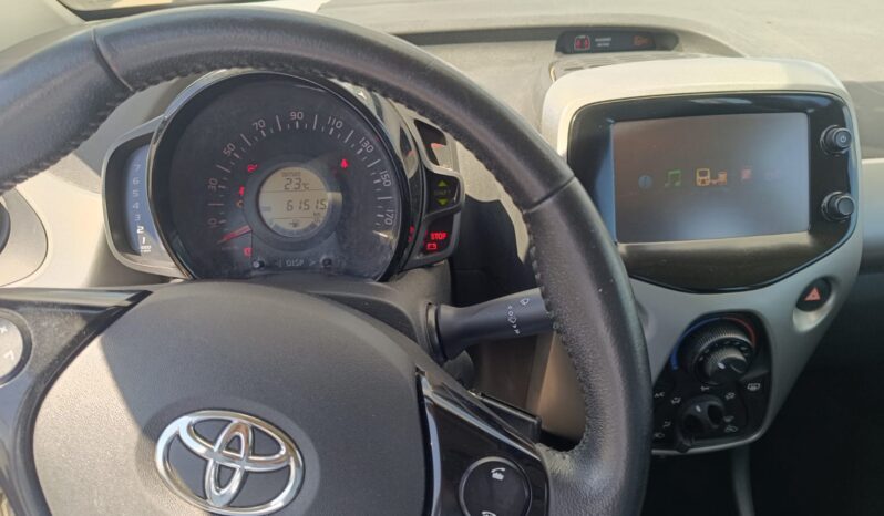 
								TOYOTA AYGO GASOLINA completo									