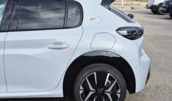 Peugeot 208 GT Hybrid 110 CV KM0 automático en Amposta completo