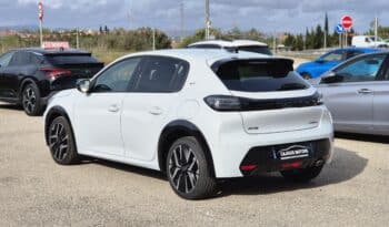 Peugeot 208 GT Hybrid 110 CV KM0 automático en Amposta completo