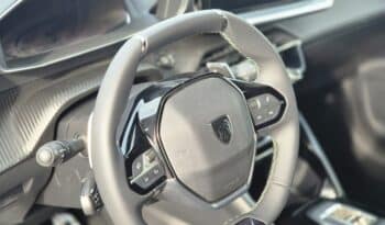 Peugeot 208 GT Hybrid 110 CV KM0 automático en Amposta completo
