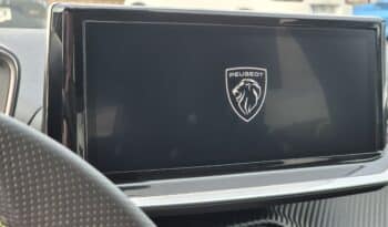 Peugeot 208 GT Hybrid 110 CV KM0 automático en Amposta completo