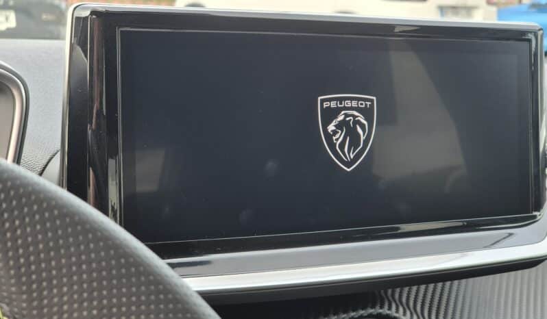 Peugeot 208 GT Hybrid 110 CV KM0 automático en Amposta completo