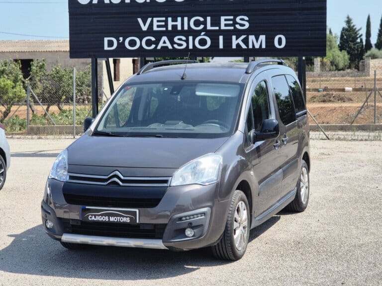 Citroën Berlingo 20 Aniversario marrón vista desde el frontal tres cuartos