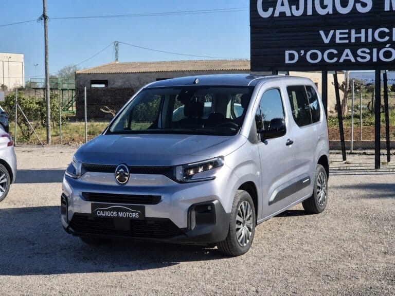 Citroën Berlingo Plus seminueva gris vista desde el frontal tres cuartos