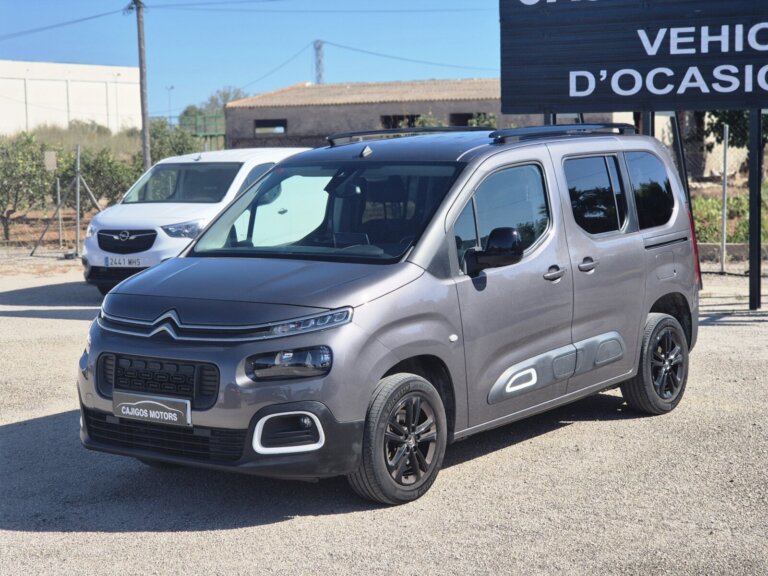 Citroën Berlingo Shine Gris Artense vista desde el frontal y el lateral izquierdo
